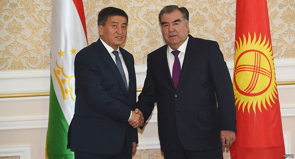 Эмомали Рахмон поздравил Сооронбая Жээнбекова с избранием на пост президента Кыргызстана
