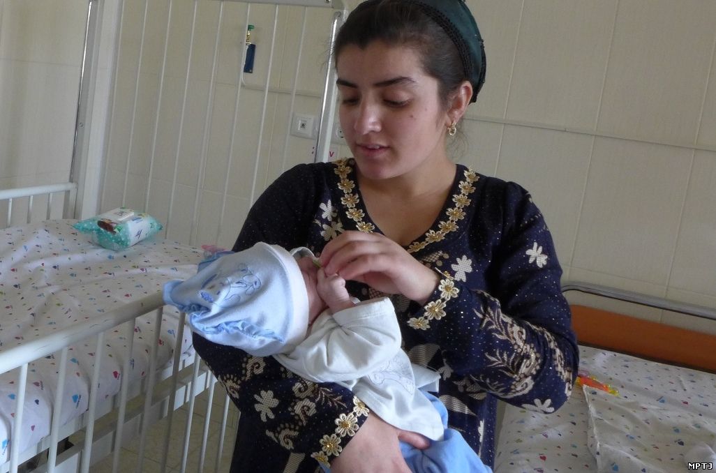 В Таджикистане проведена первая операция ребенку весом в 3 кг под аппаратом искусственного кровообращения