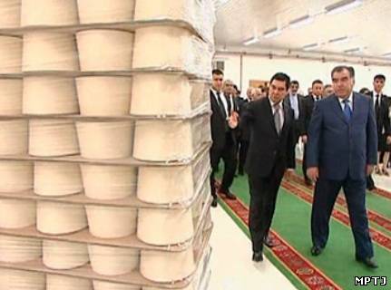 Главы Таджикистана и Туркменистана открыли хлопкопрядильную фабрику